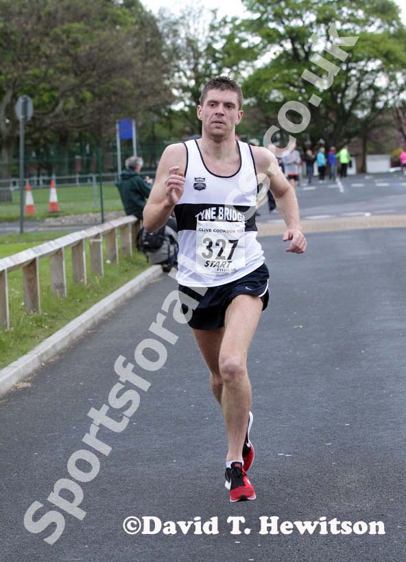 Mark Fenwick (Tyne Bridge) wins the Clive Cookson 10k, organised by NSP.